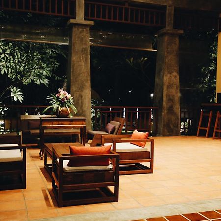 Hotel De L'Amour Sha Plus Prakhon Chai Екстер'єр фото