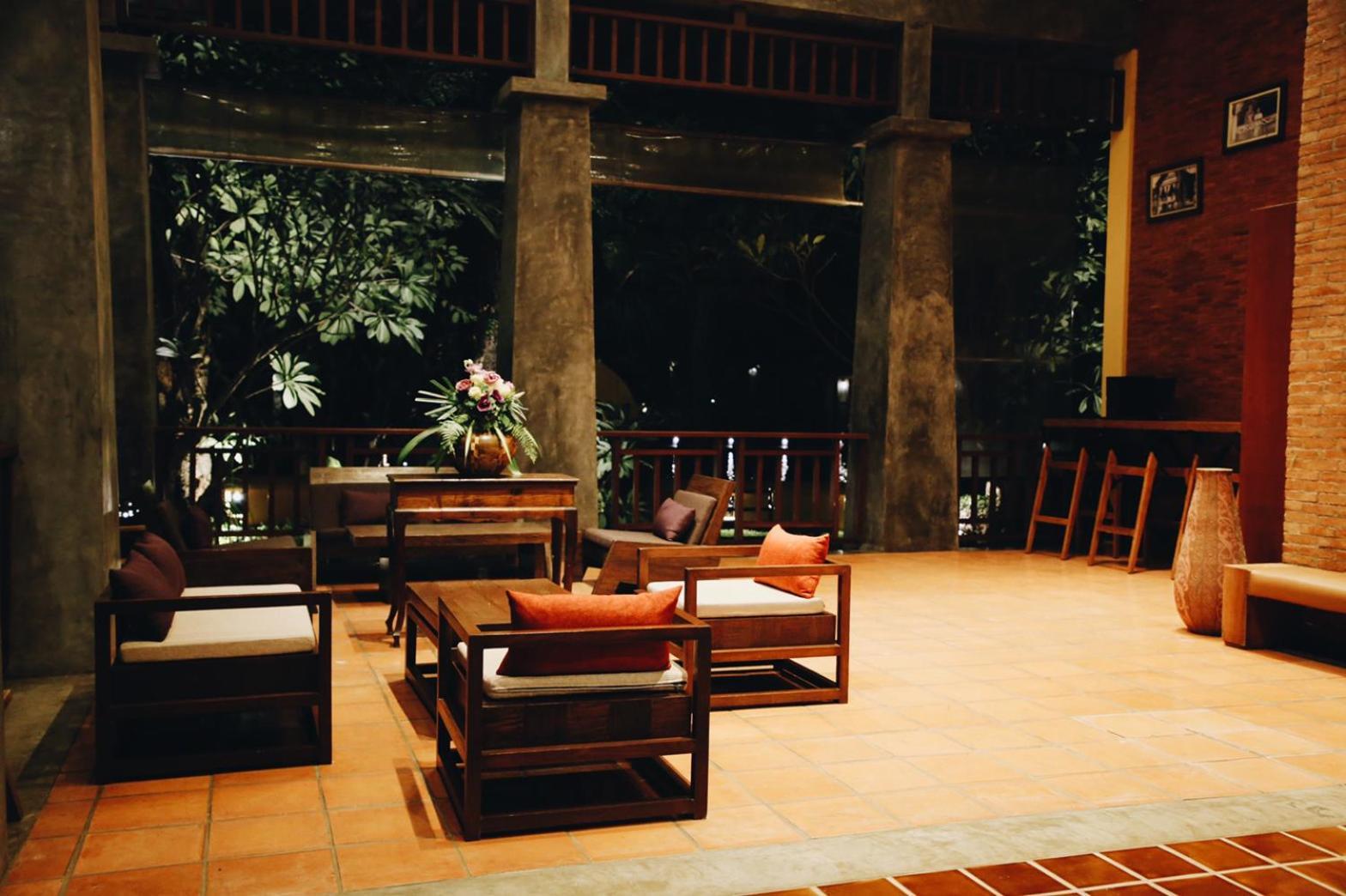 Hotel De L'Amour Sha Plus Prakhon Chai Екстер'єр фото