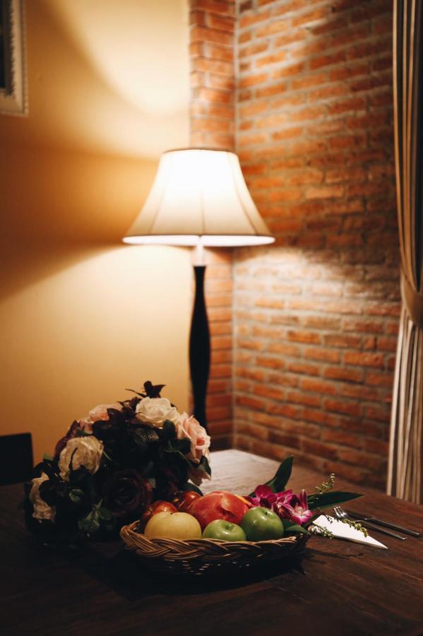 Hotel De L'Amour Sha Plus Prakhon Chai Екстер'єр фото