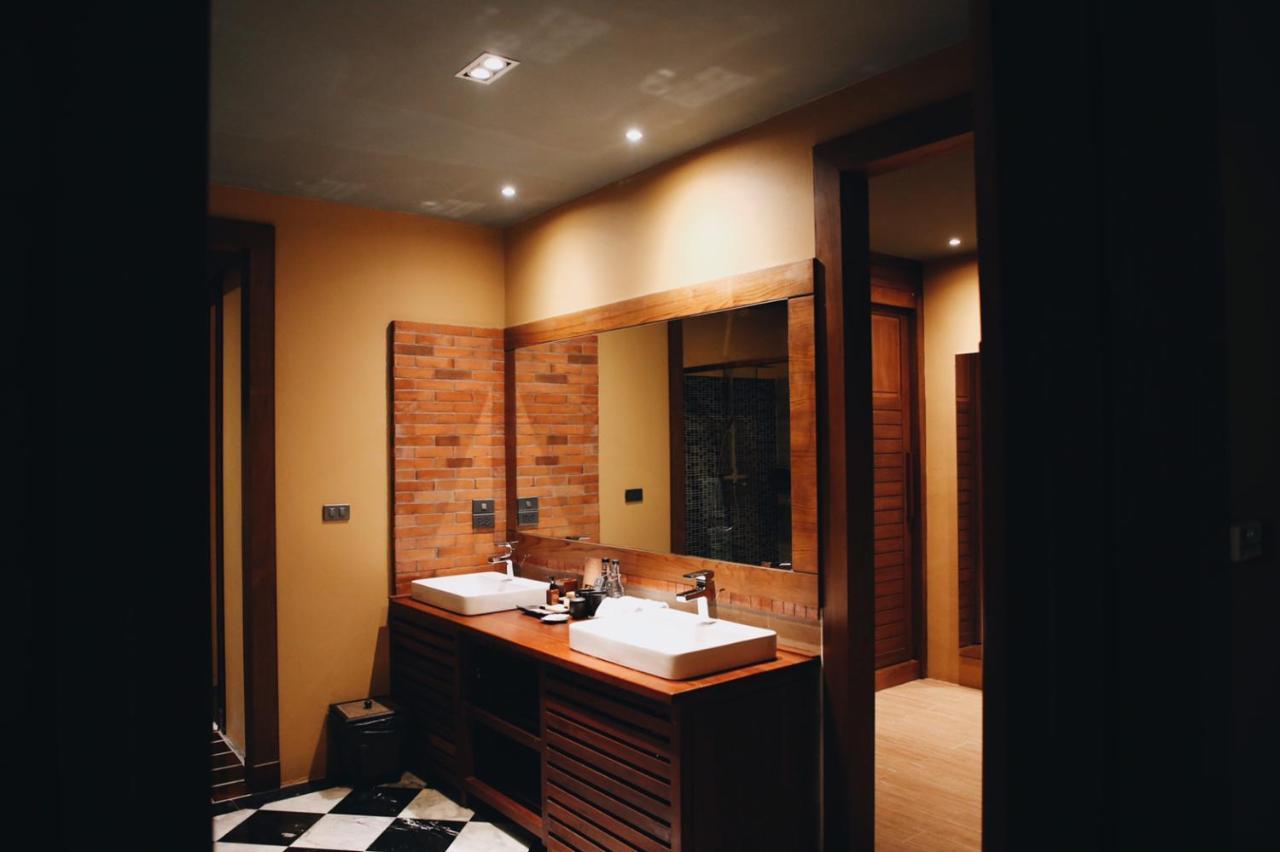 Hotel De L'Amour Sha Plus Prakhon Chai Екстер'єр фото