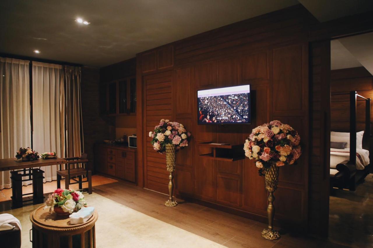 Hotel De L'Amour Sha Plus Prakhon Chai Екстер'єр фото