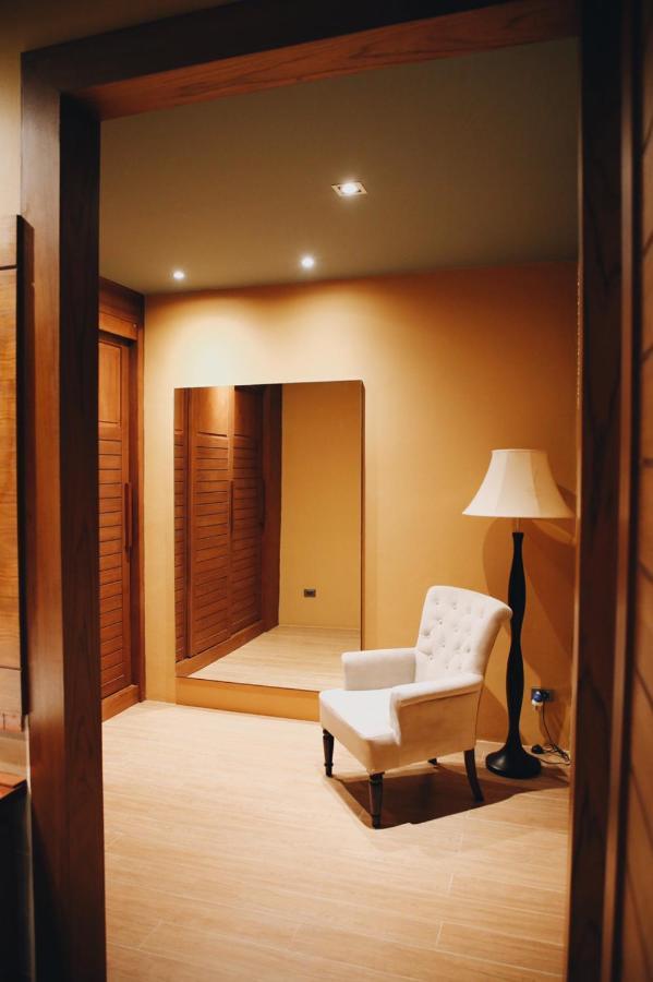 Hotel De L'Amour Sha Plus Prakhon Chai Екстер'єр фото