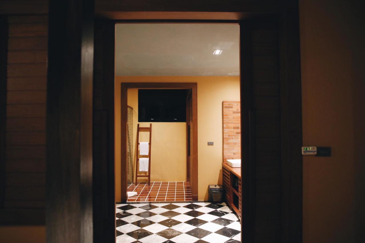 Hotel De L'Amour Sha Plus Prakhon Chai Екстер'єр фото