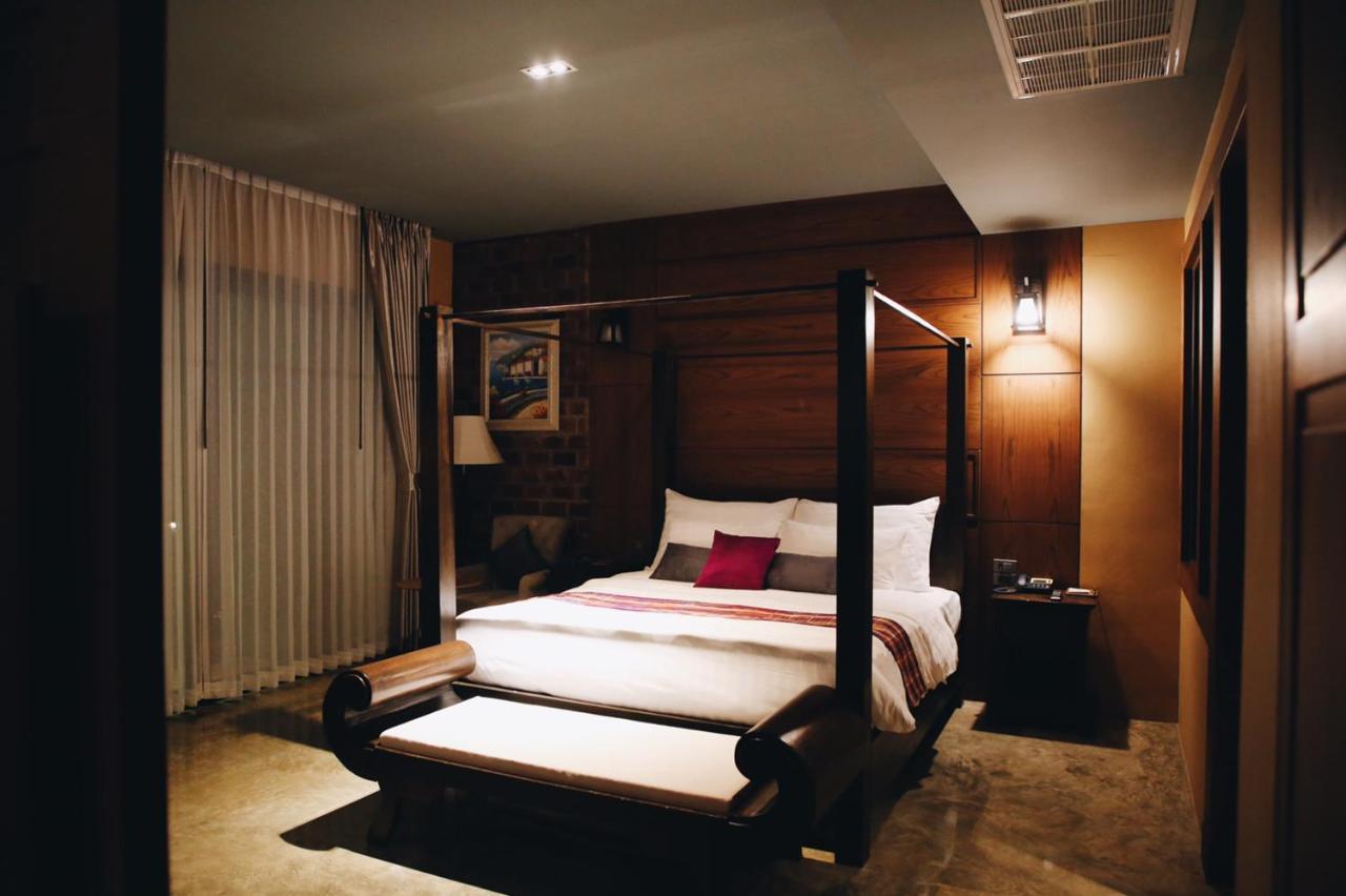 Hotel De L'Amour Sha Plus Prakhon Chai Екстер'єр фото