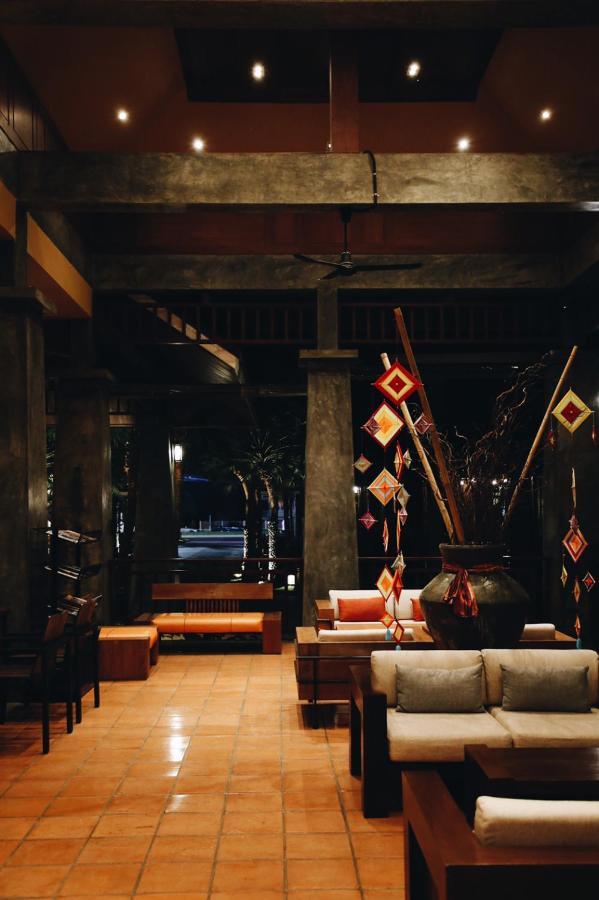Hotel De L'Amour Sha Plus Prakhon Chai Екстер'єр фото