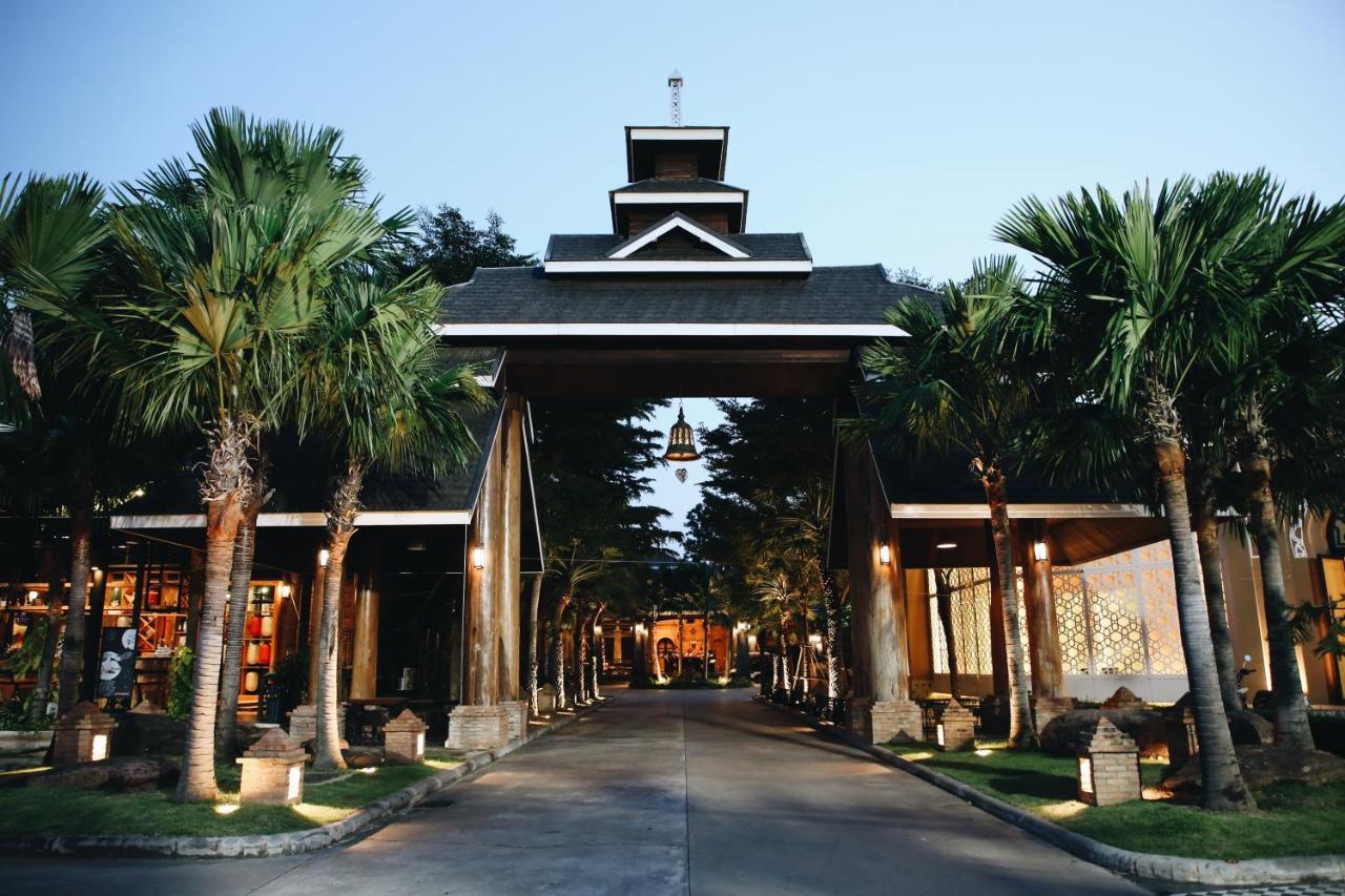 Hotel De L'Amour Sha Plus Prakhon Chai Екстер'єр фото