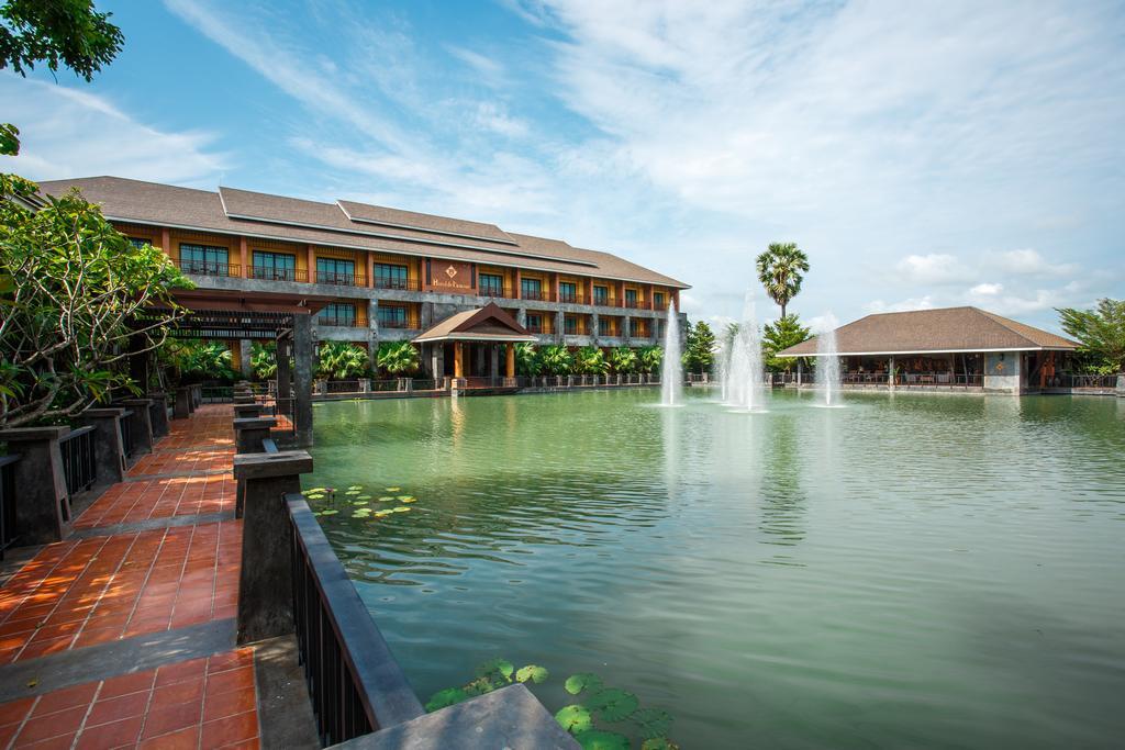 Hotel De L'Amour Sha Plus Prakhon Chai Екстер'єр фото