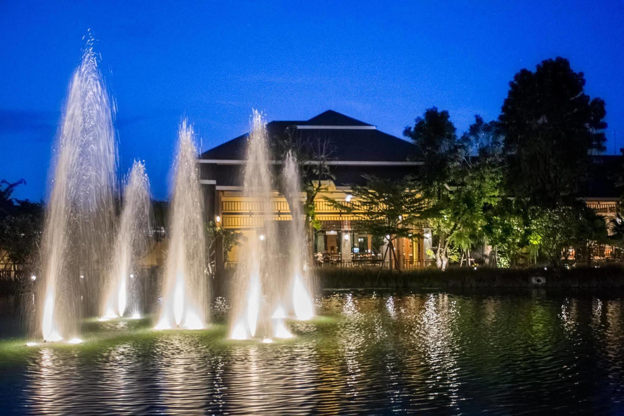 Hotel De L'Amour Sha Plus Prakhon Chai Екстер'єр фото